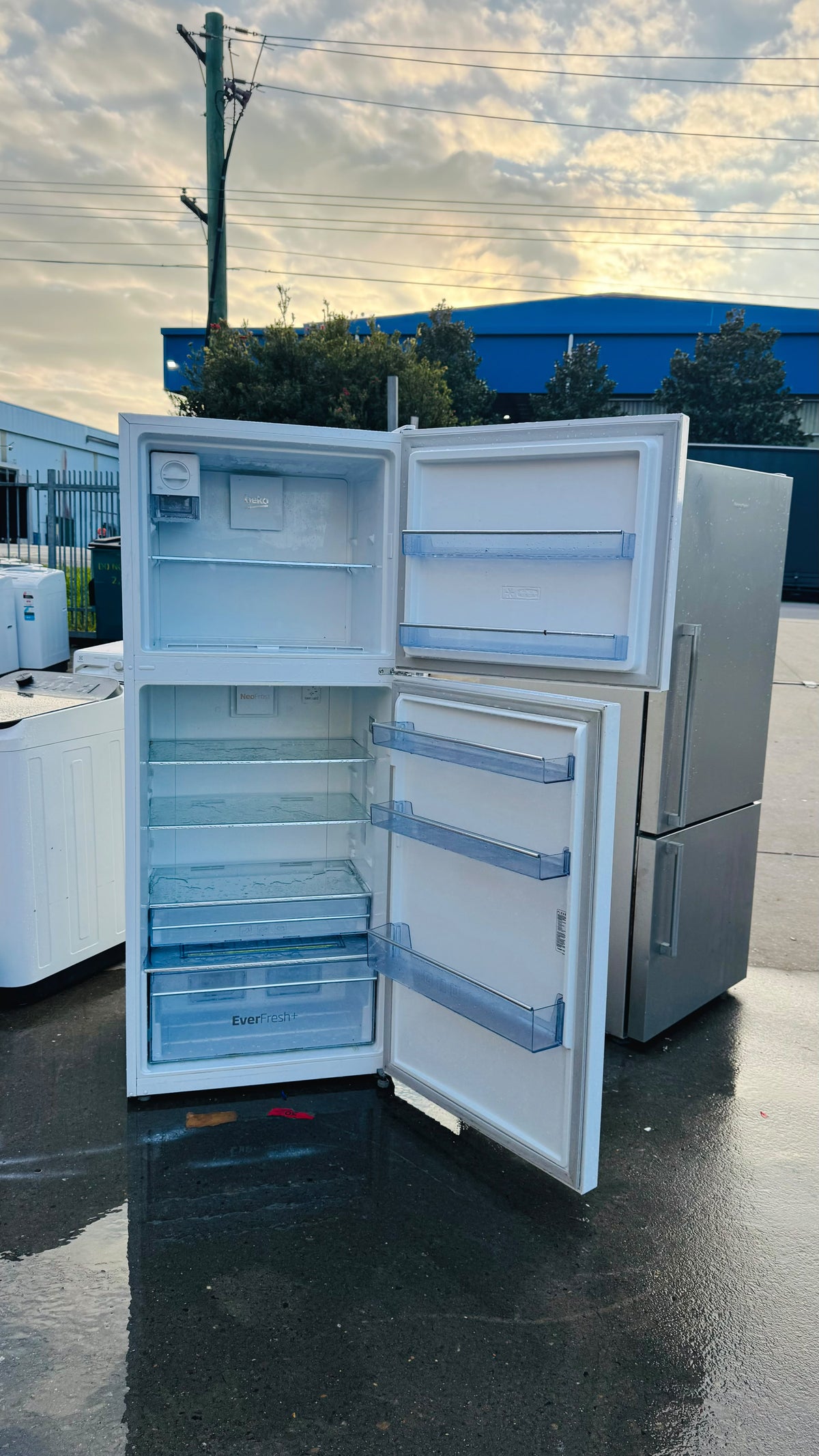 BEKO 424 LITRES FRIDGE FREEZER