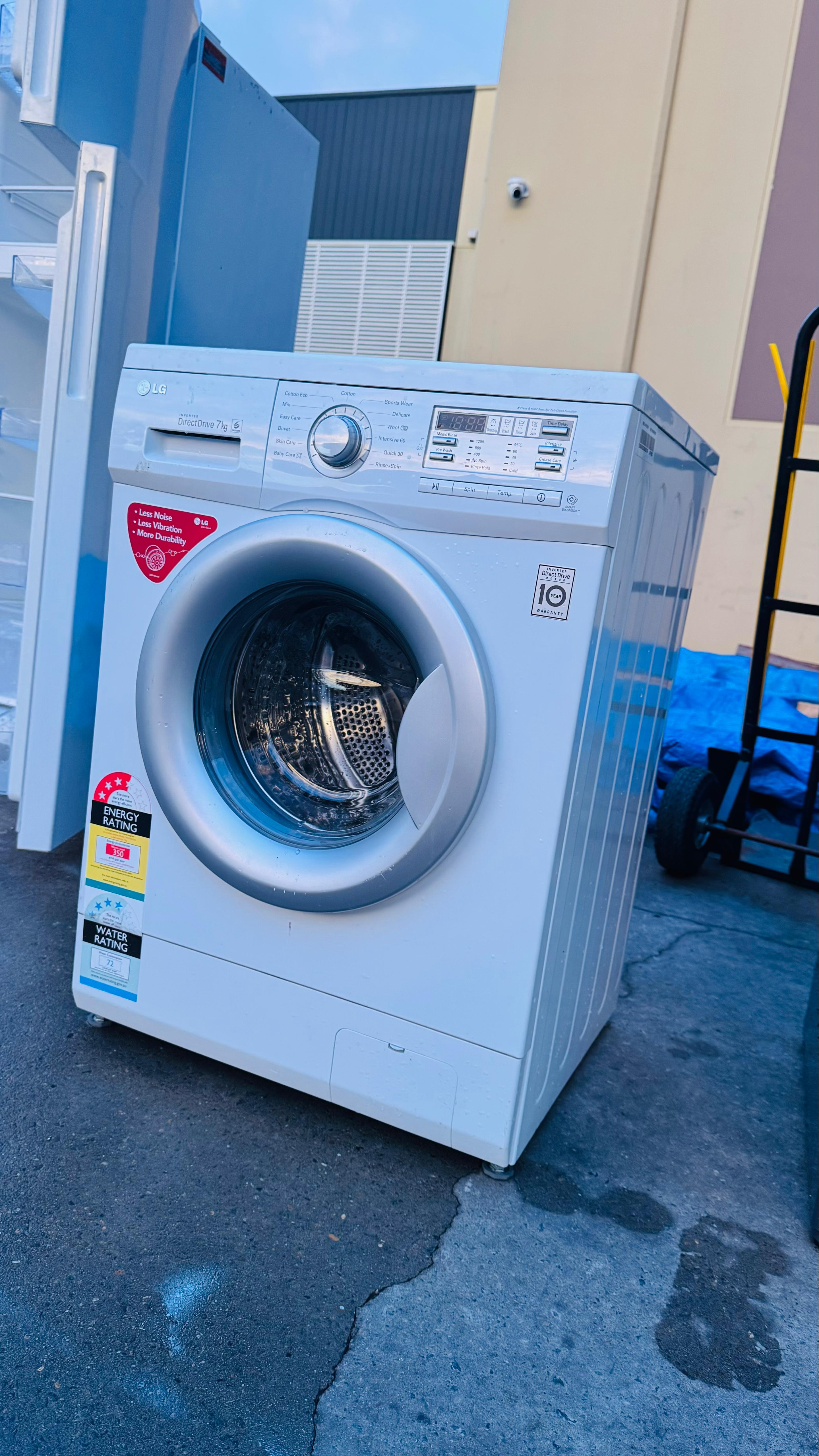 LG 7KGS FRONT LOADER WASHING MACHINE