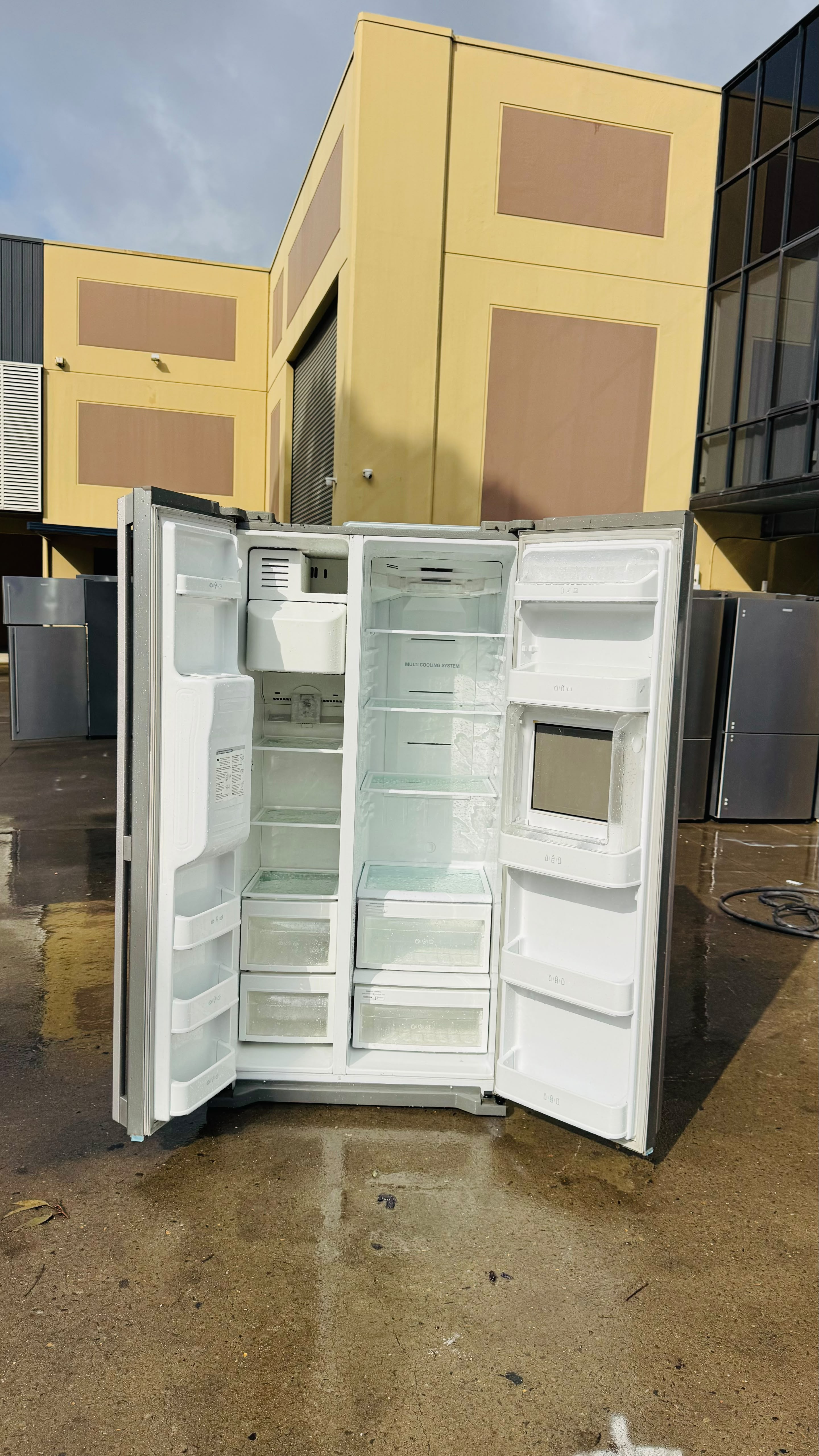 LG 567 LITRES SIDE BY SIDE FRIDGE FREEZER