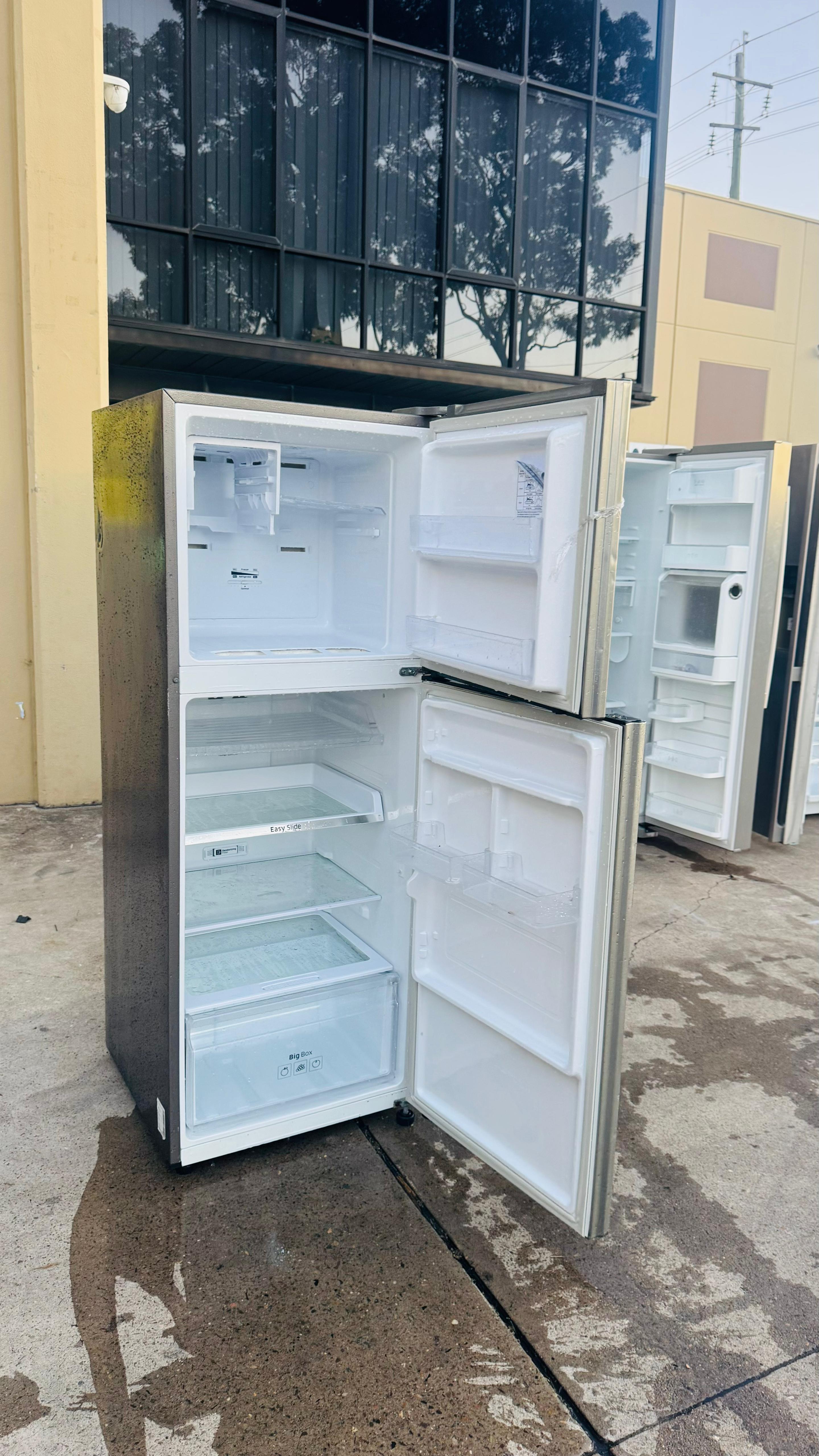 SAMSUNG 320 LITRES FRIDGE FREEZER