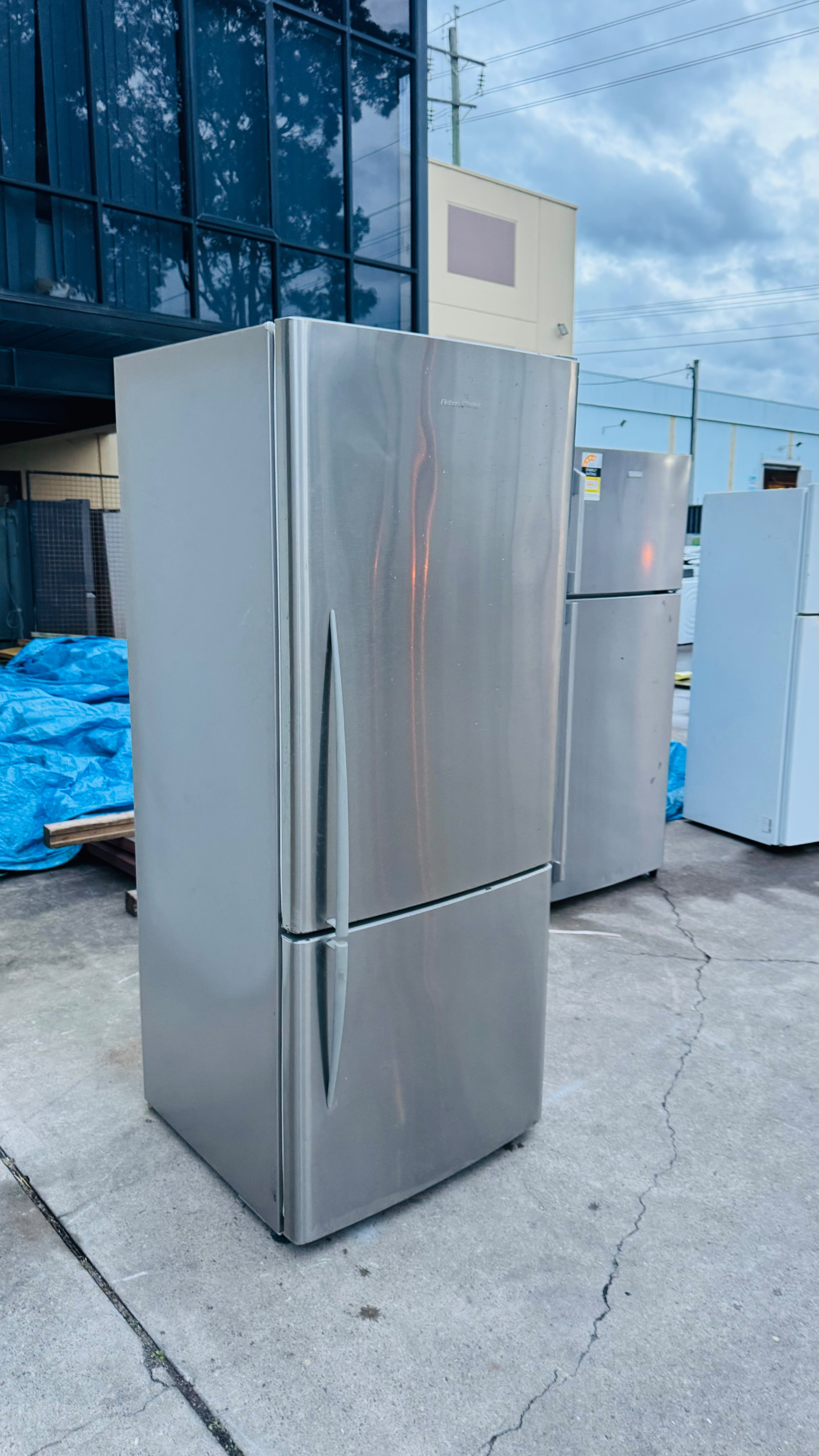 FISHER AND PAYKEL 442 LITRES FRIDGE FREEZER