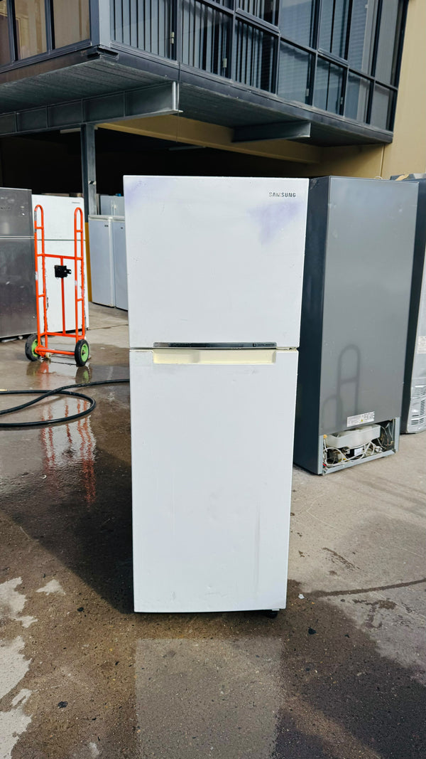 SAMSUNG 255 LITRES FRIDGE FREEZER