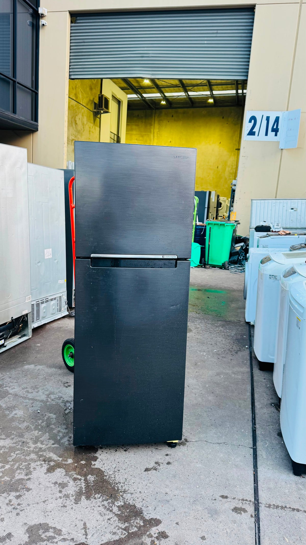 SAMSUNG 305 LITRES FRIDGE FREEZER
