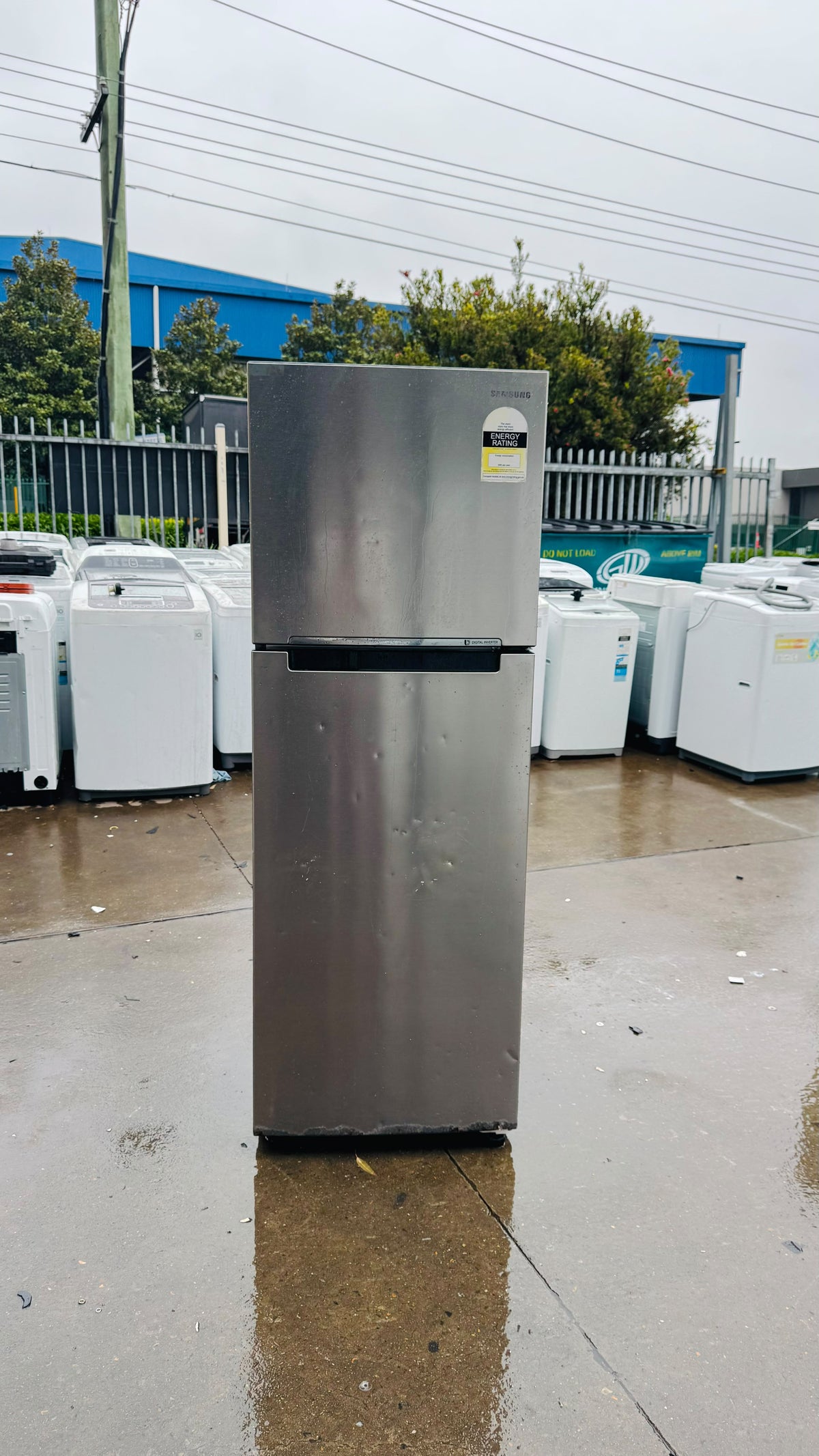 SAMSUNG 341 LITRES FRIDGE FREEZER