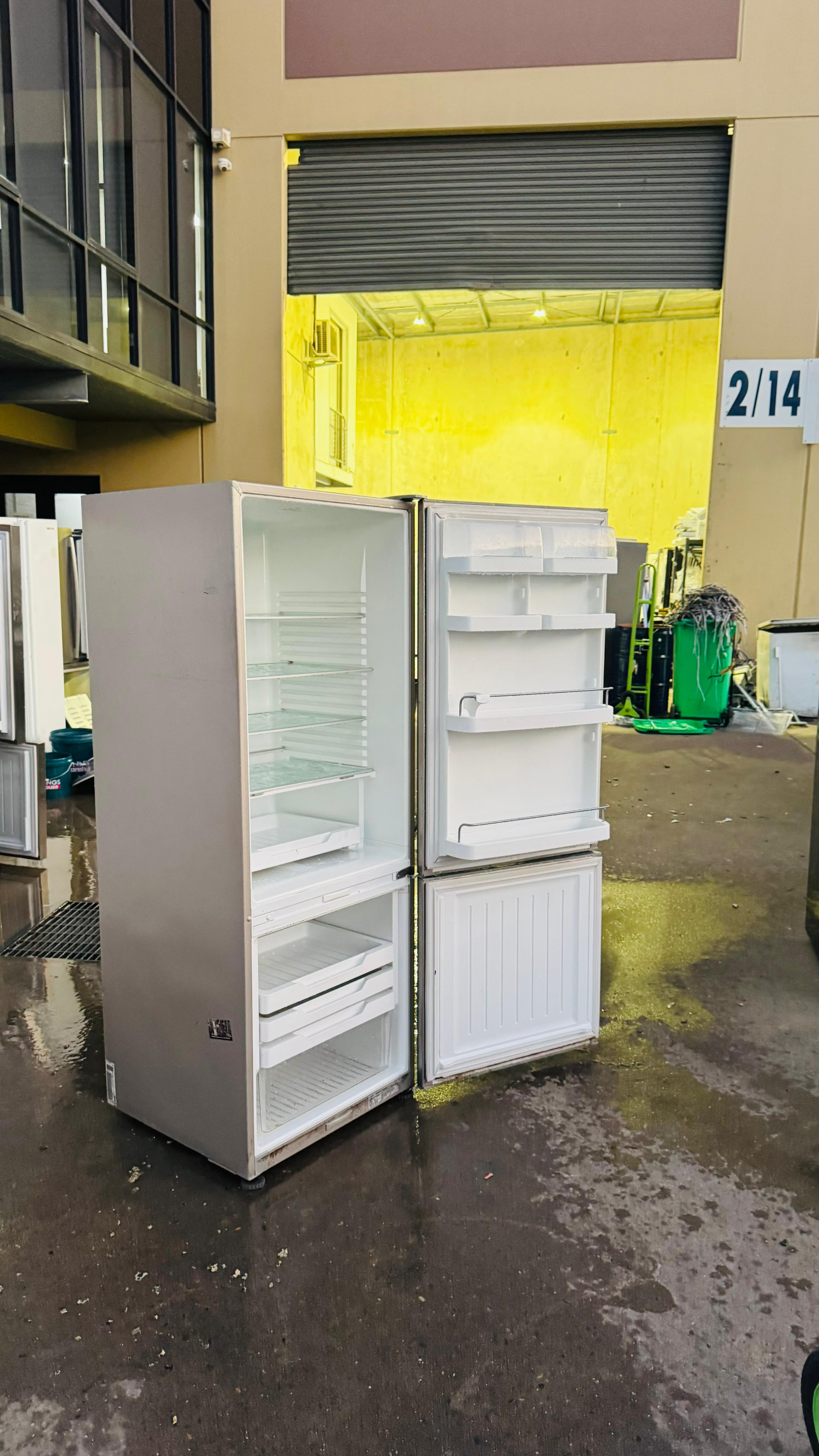 FISHER AND PAYKEL 403 LITRES FRIDGE FREEZER