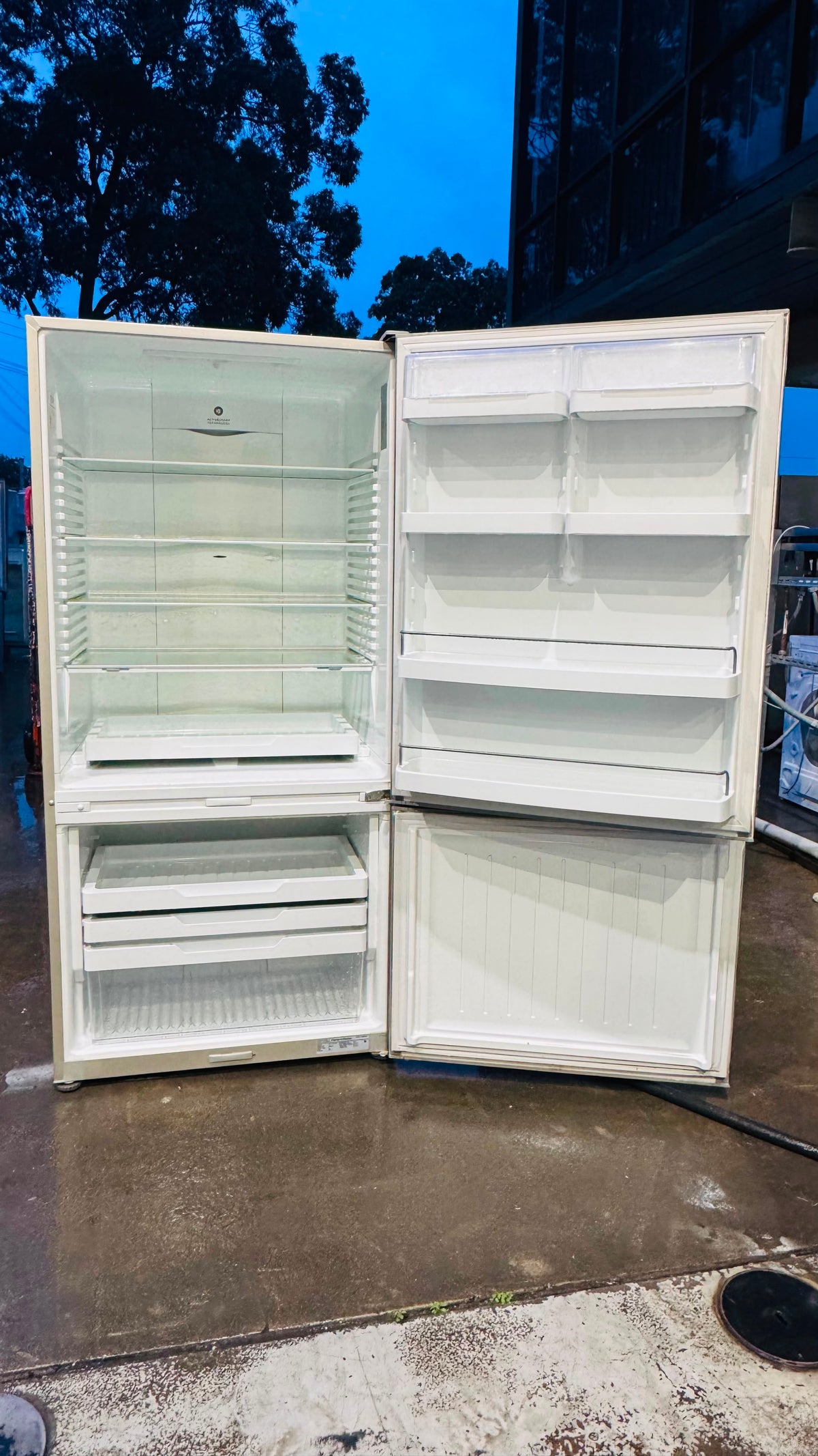 FISHER AND PAYKEL 519 LITRES FRIDGE FREEZER