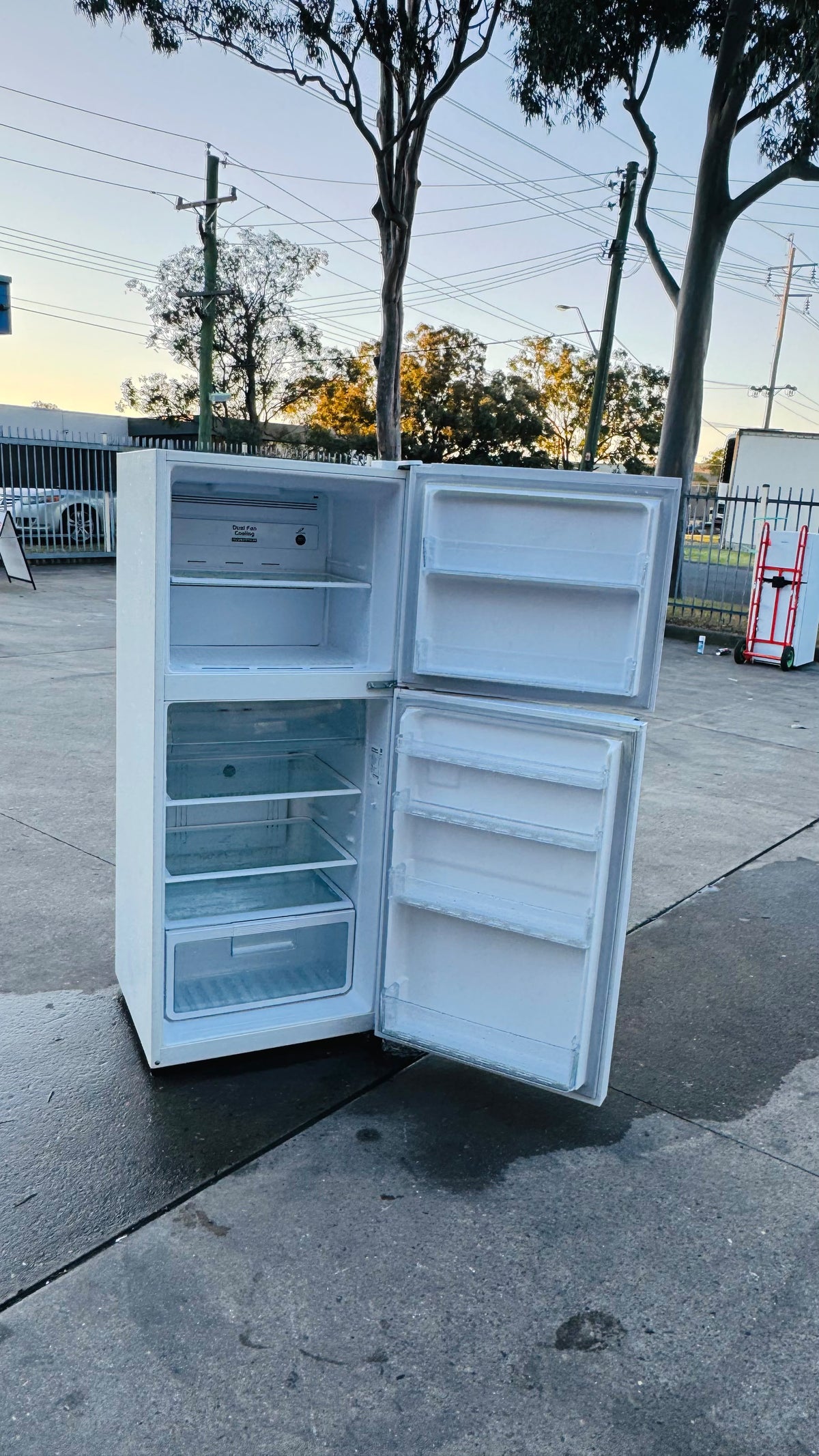 HITACHI 405 LITRES FRIDGE FREEZER