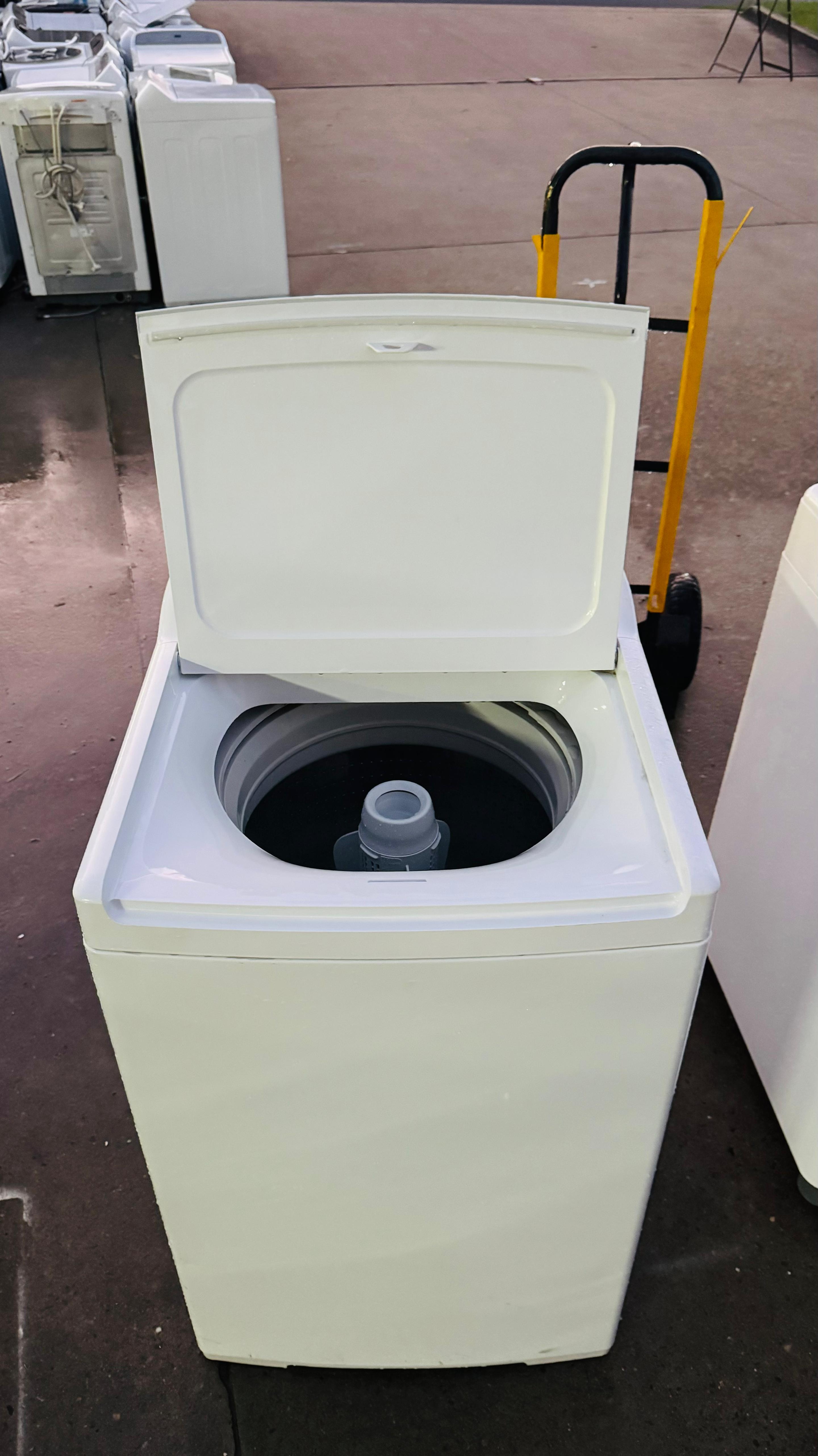 FISHER AND PAYKEL 8KGS TOP LOADER WASHING MACHINE