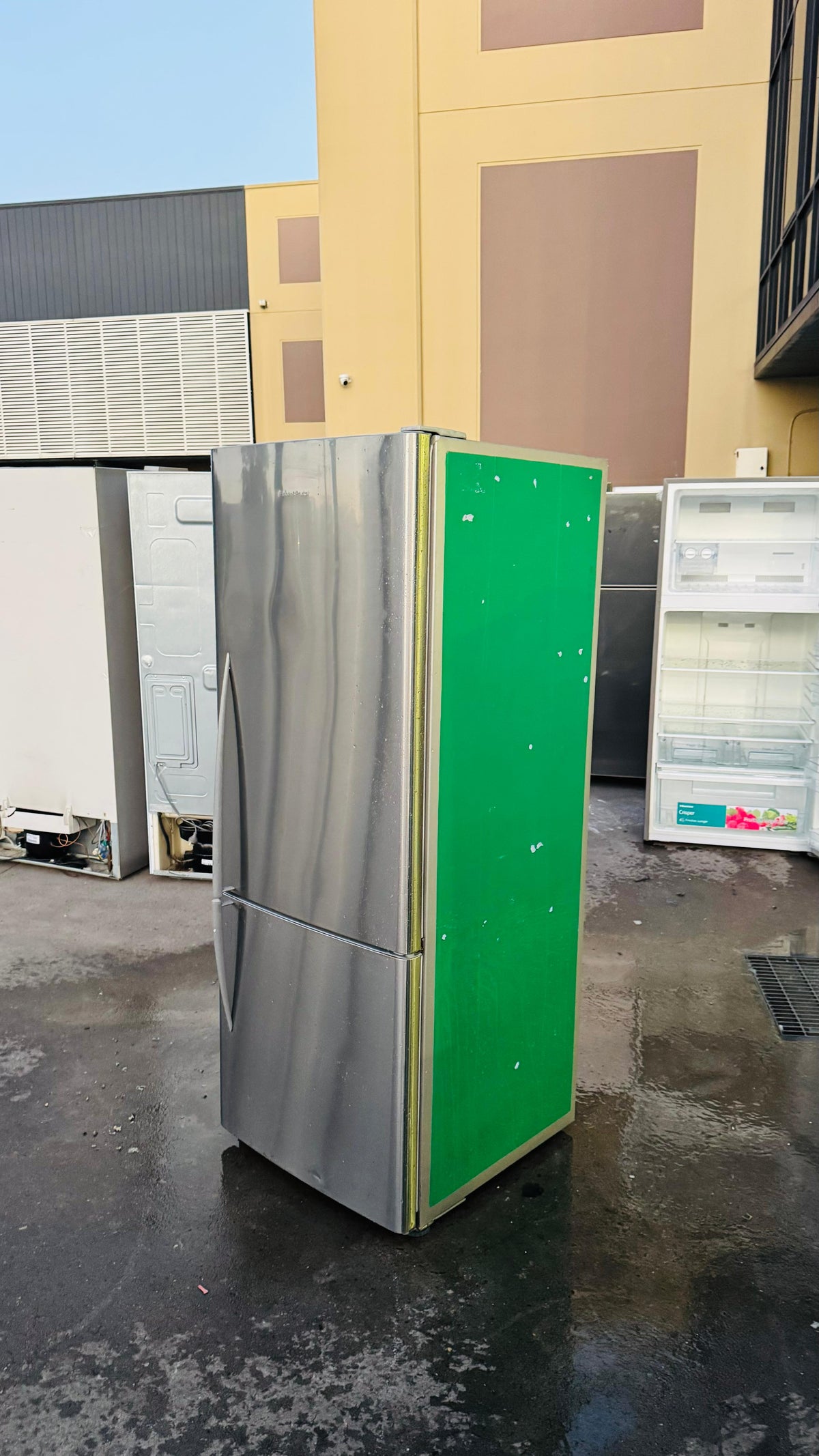 FISHER AND PAYKEL 403 LITRES FRIDGE FREEZER