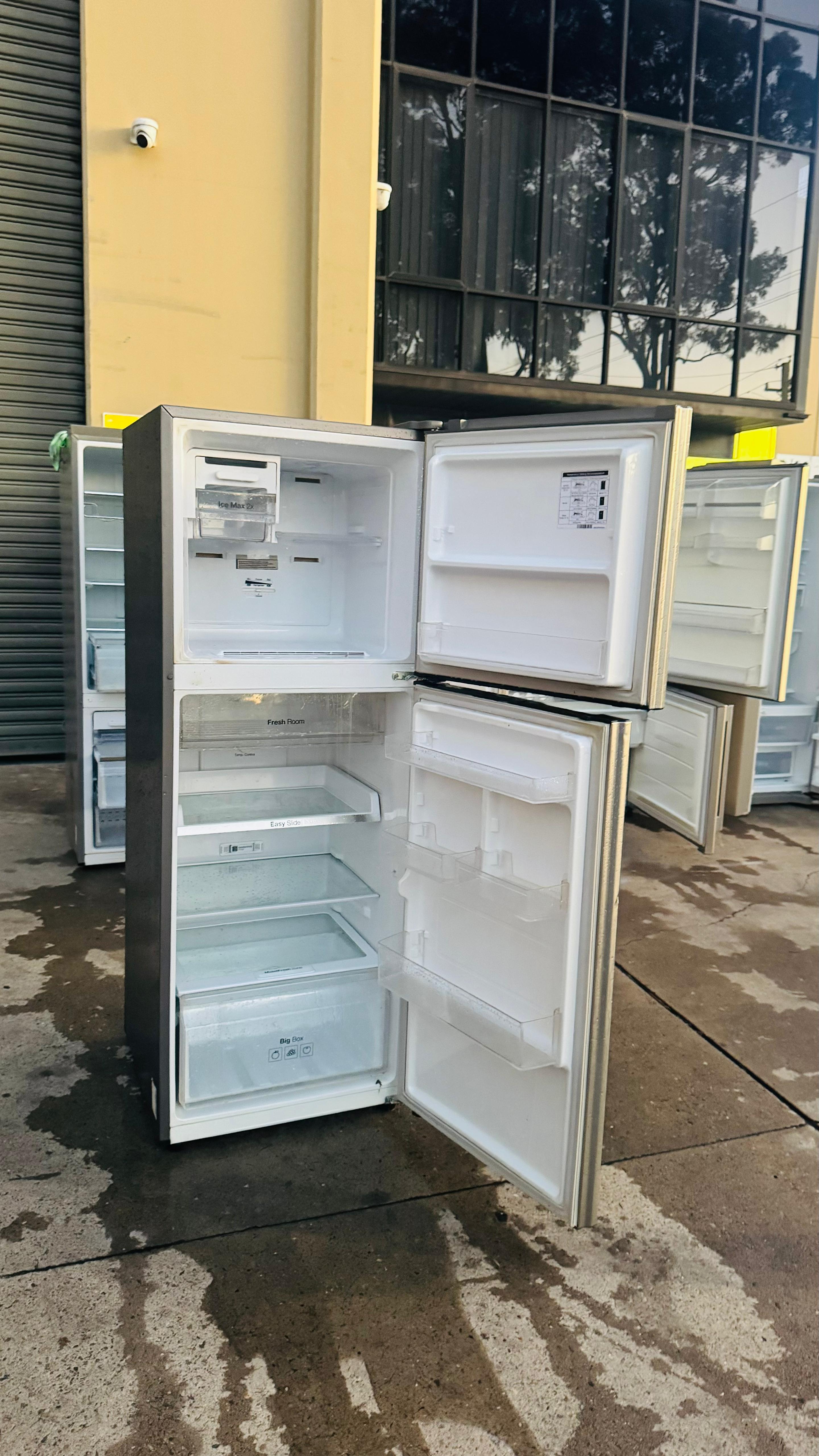 SAMSUNG 320 LITRES FRIDGE FREEZER