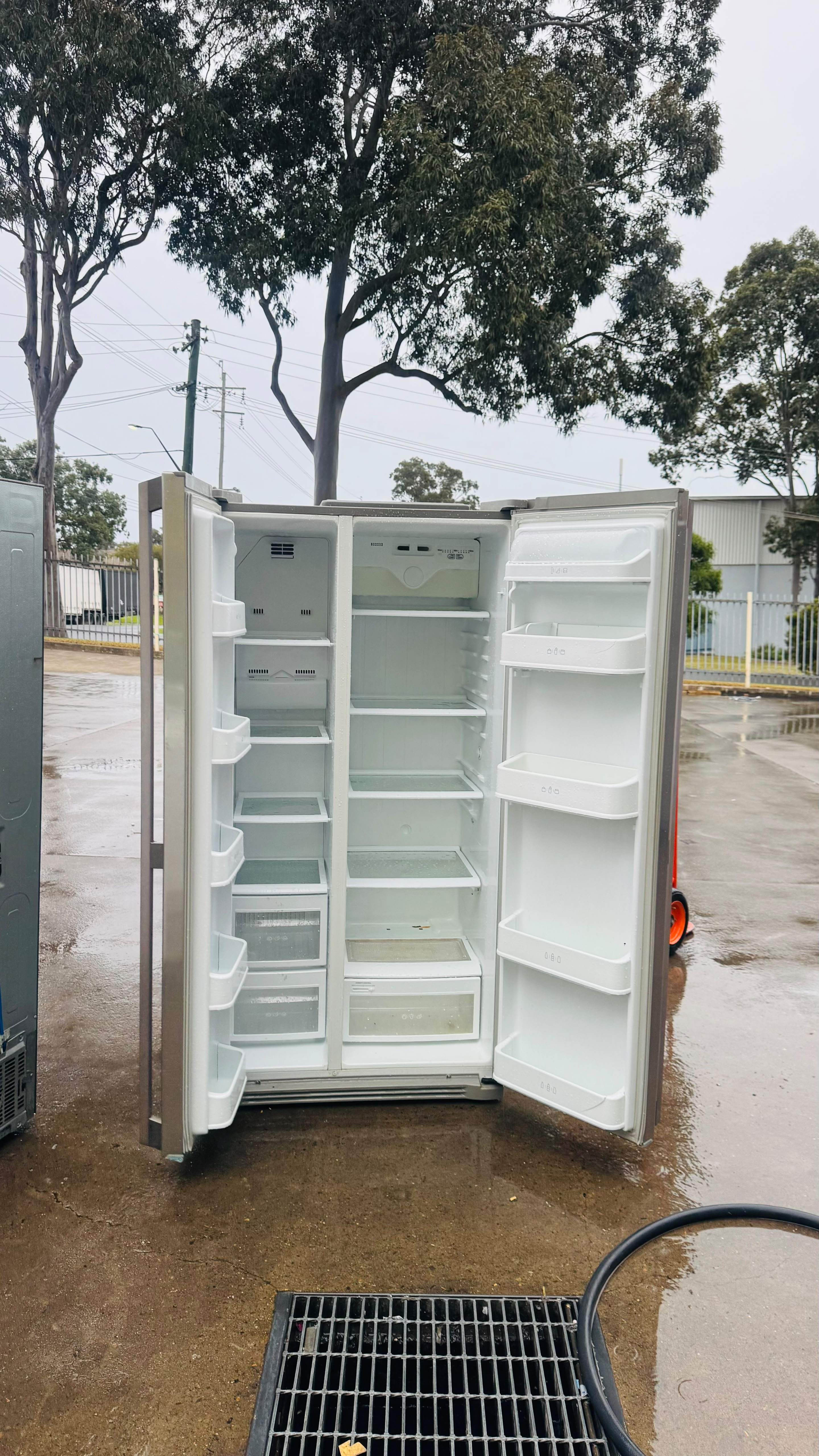 LG 581 LITRES SIDE BY SIDE FRIDGE FREEZER