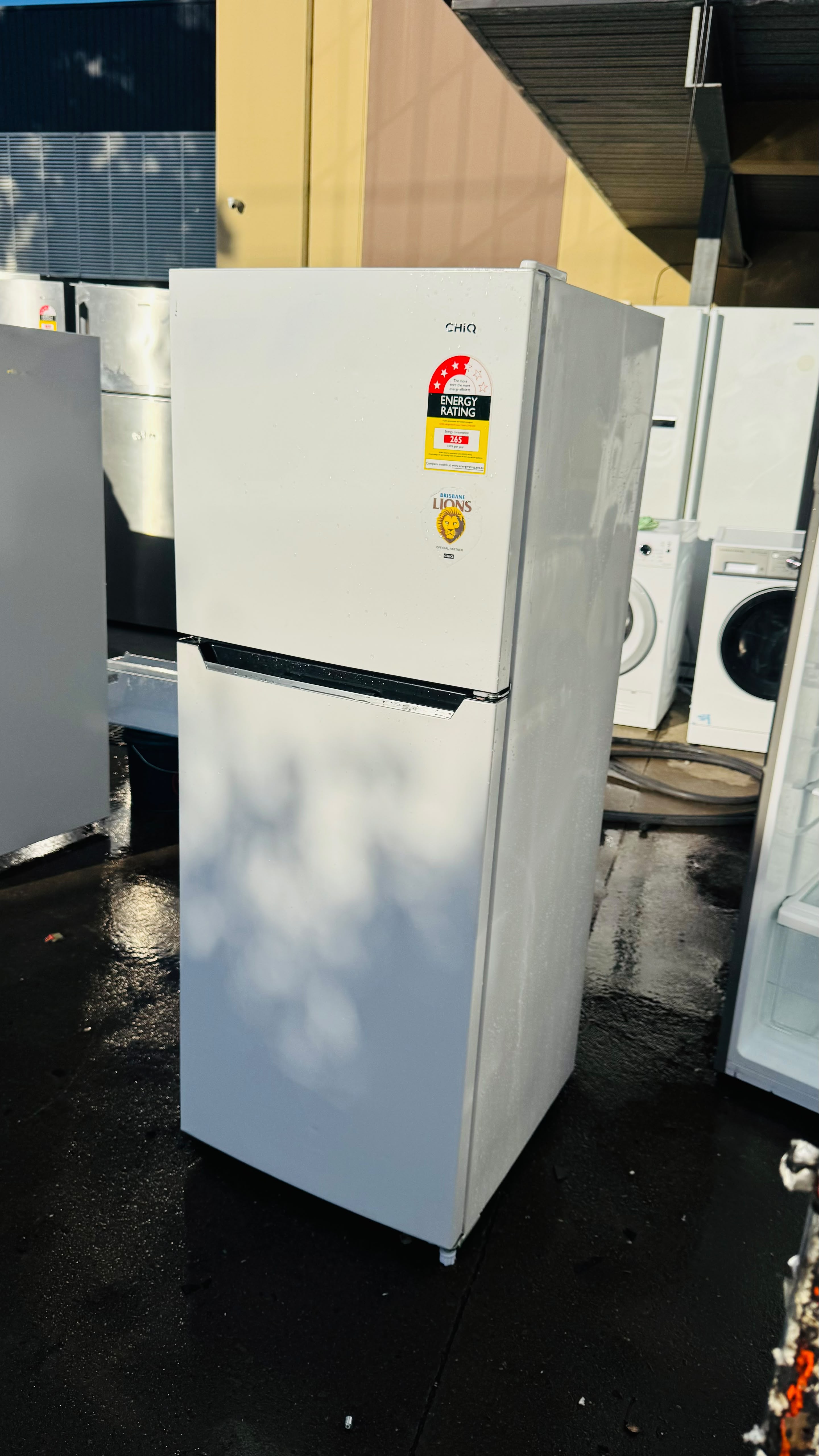 CHIQ 216 LITRES FRIDGE FREEZER