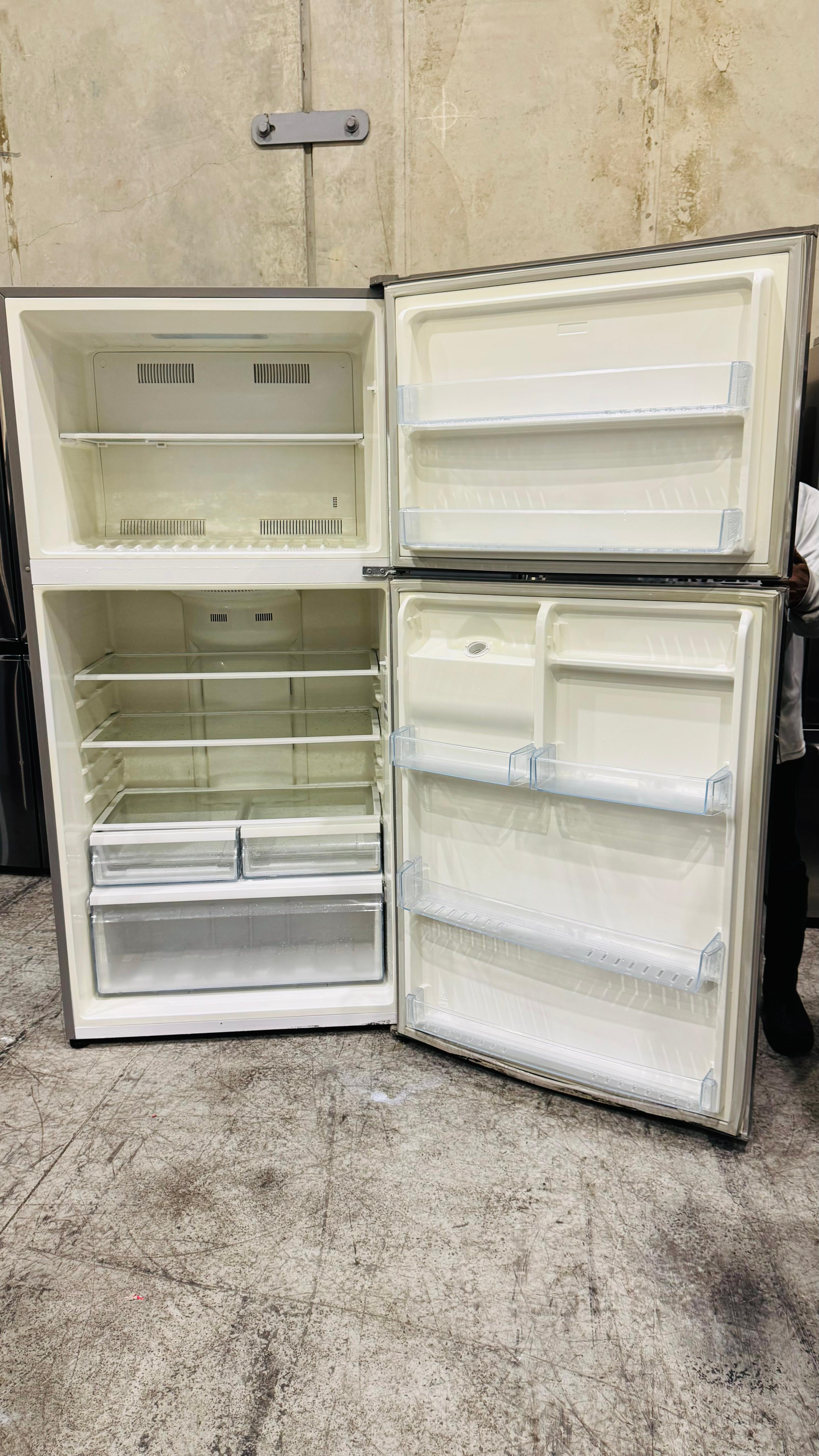 HISENSE 593 LITRES FRIDGE FREEZER