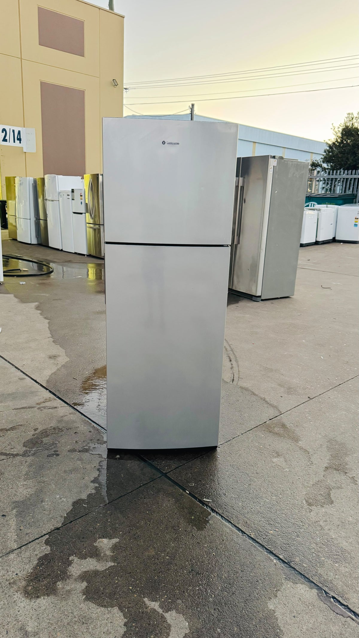 WESTINGHOUSE 339 LITRES FRIDGE FREEZER