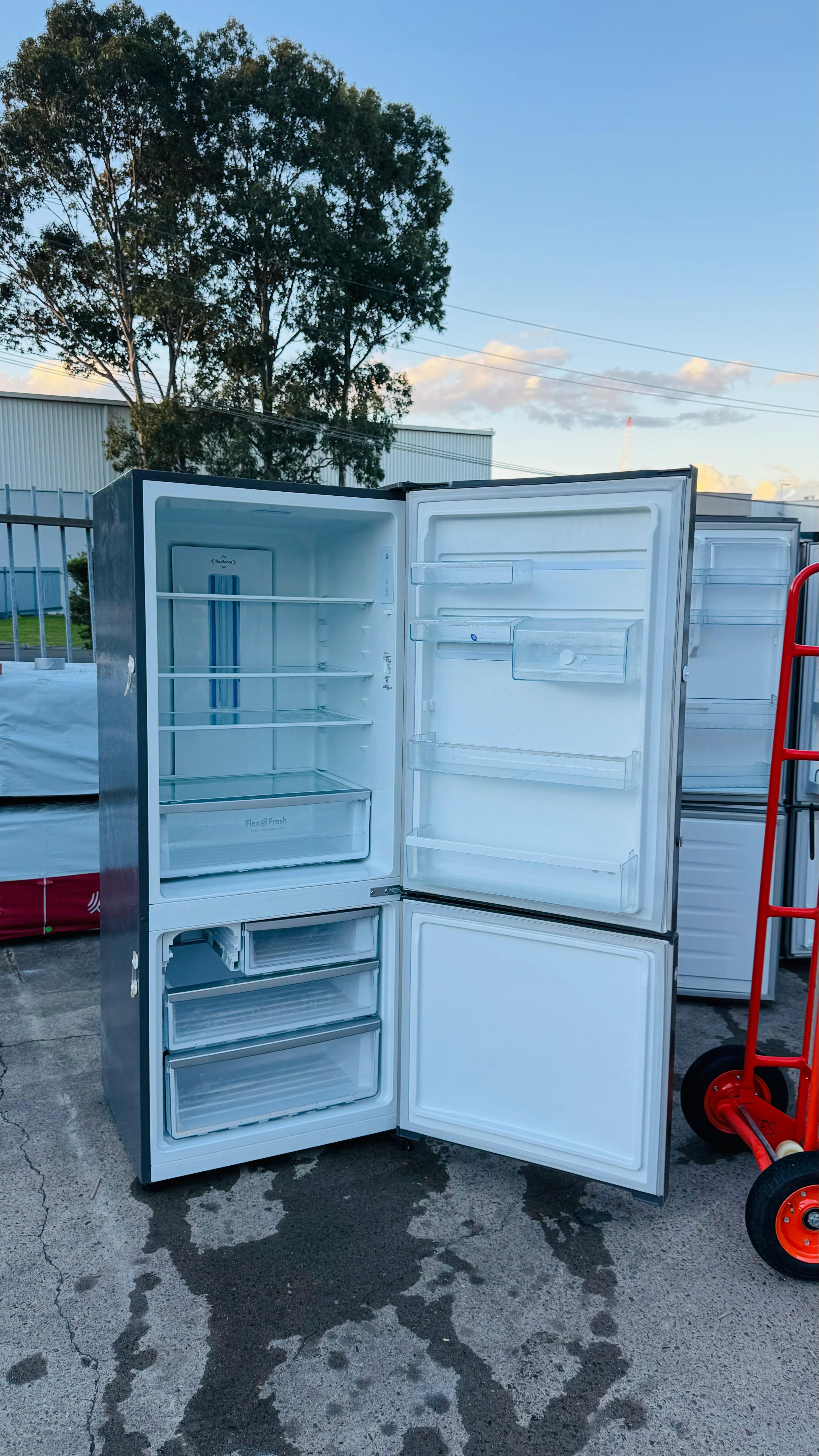 WESTINGHOUSE 454 LITRES FRIDGE FREEZER