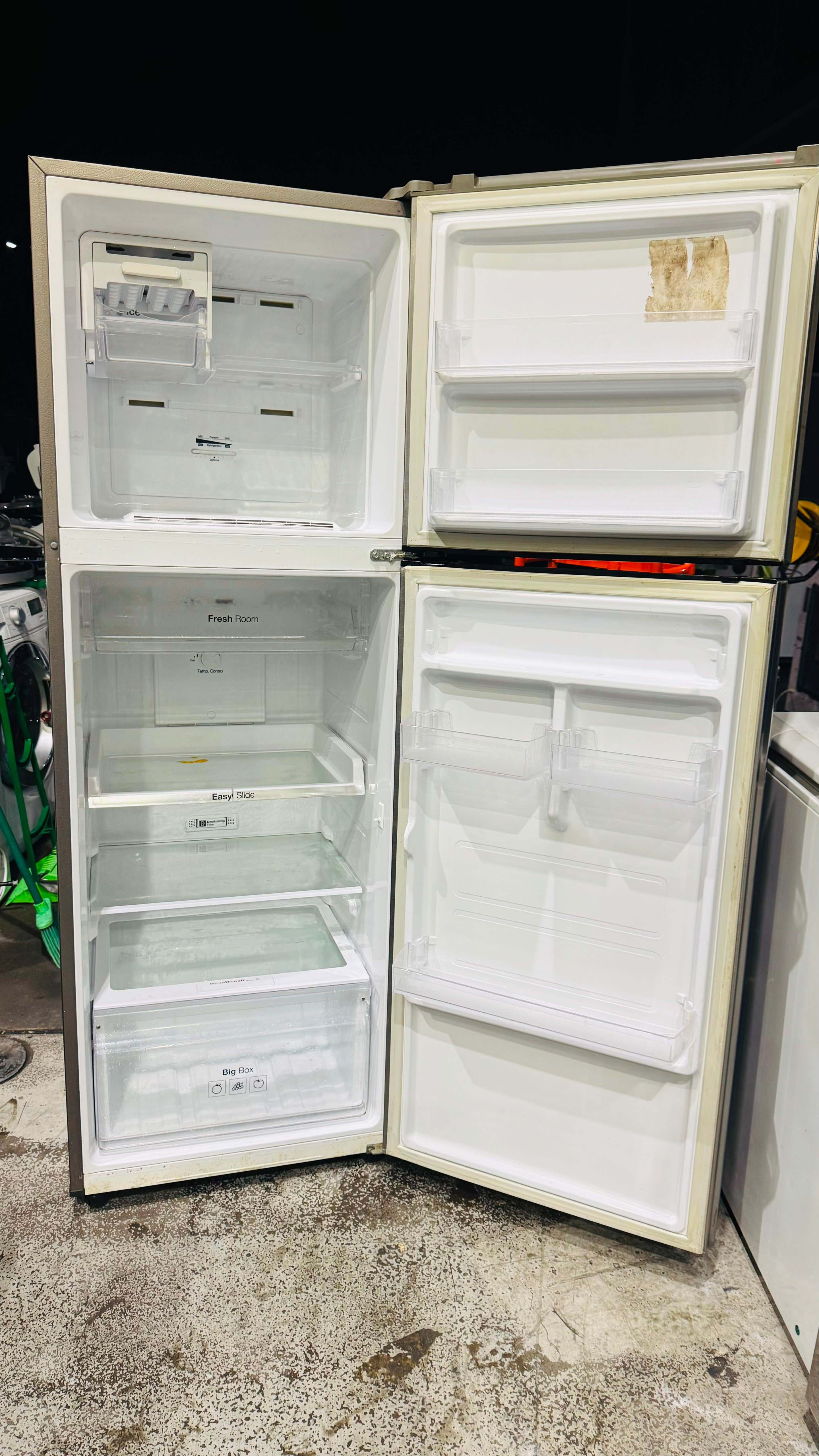 SAMSUNG 341 LITRES FRIDGE FREEZER
