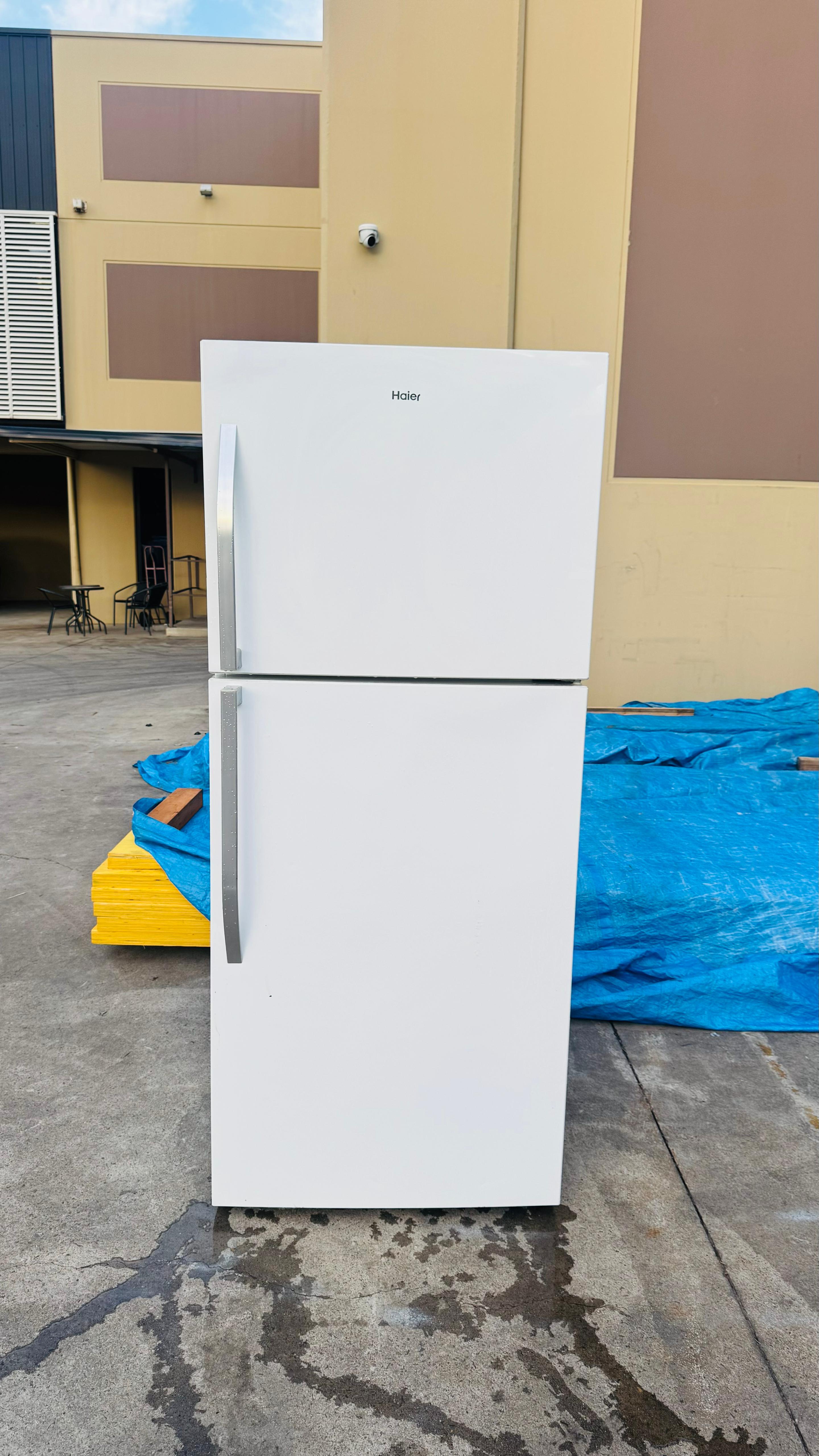HAIER 422 LITRES FRIDGE FREEZER