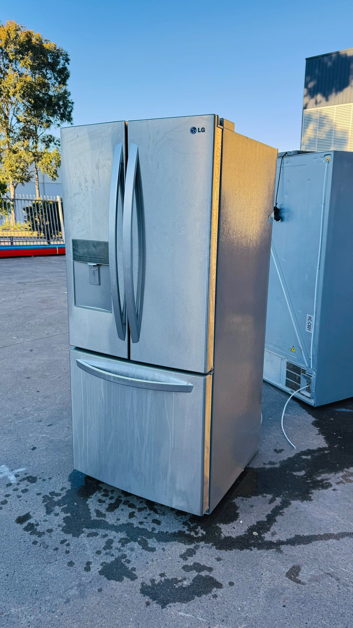 LG 583 LITRES FRENCH DOOR FRIDGE FREEZER
