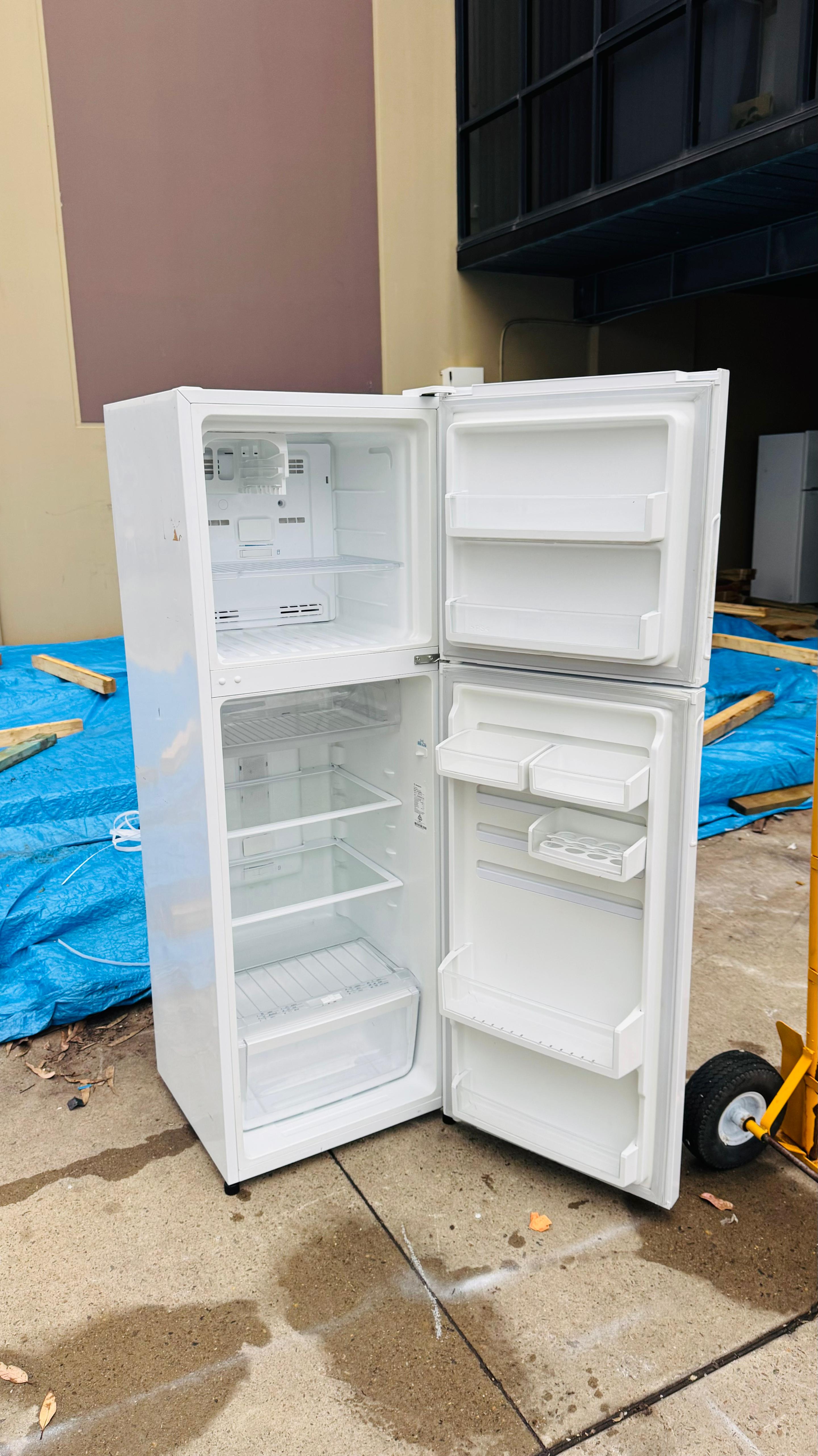 WESTINGHOUSE 275 LITRES FRIDGE FREEZER