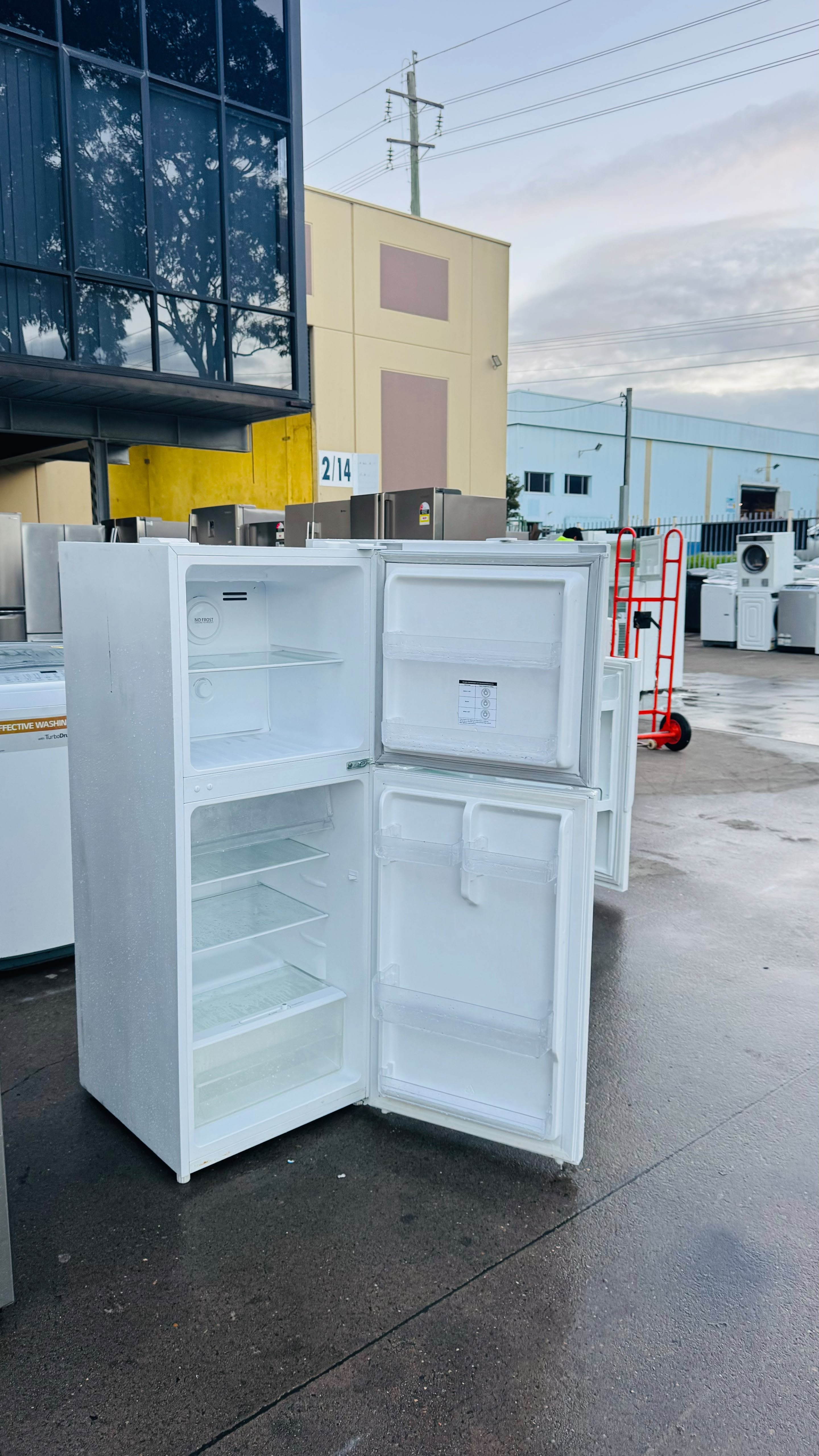 HAIER 220 LITRES FRIDGE FREEZER