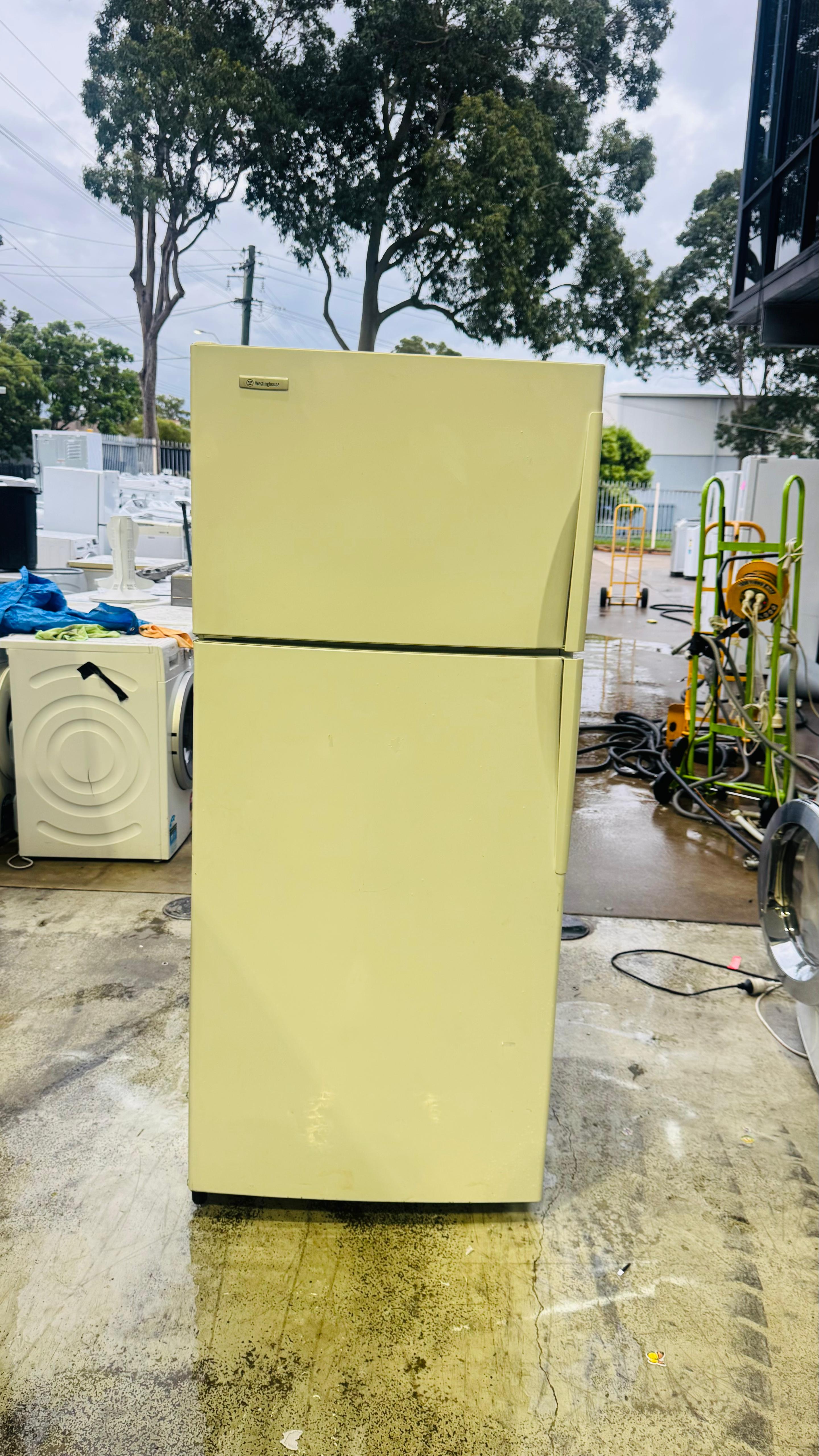 WESTINGHOUSE 420 LITRES FRIDGE FREEZER