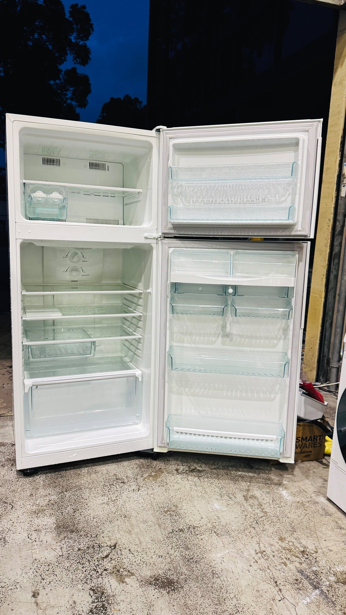 WESTINGHOUSE 420 LITRES FRIDGE FREEZER