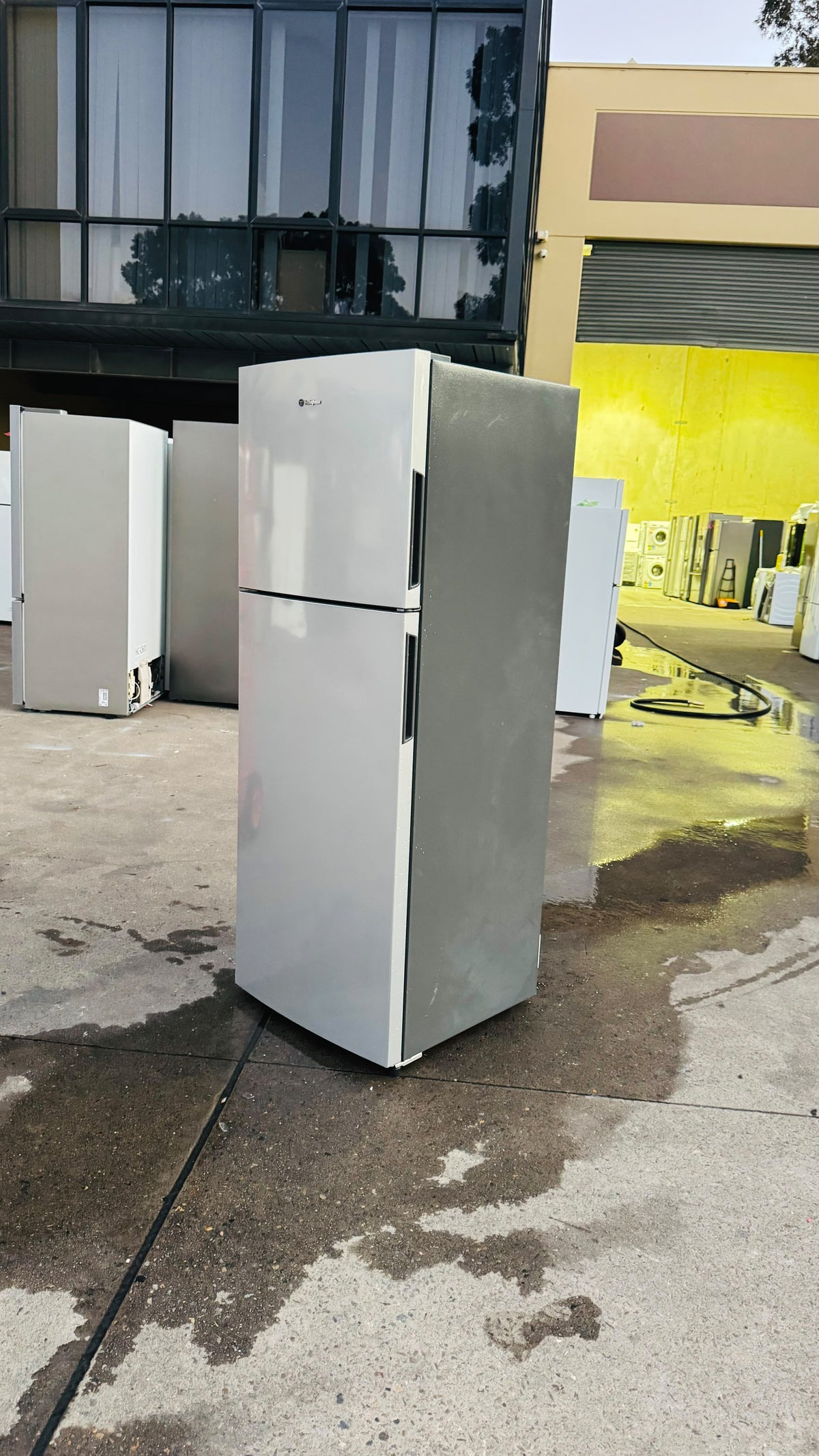 WESTINGHOUSE 339 LITRES FRIDGE FREEZER