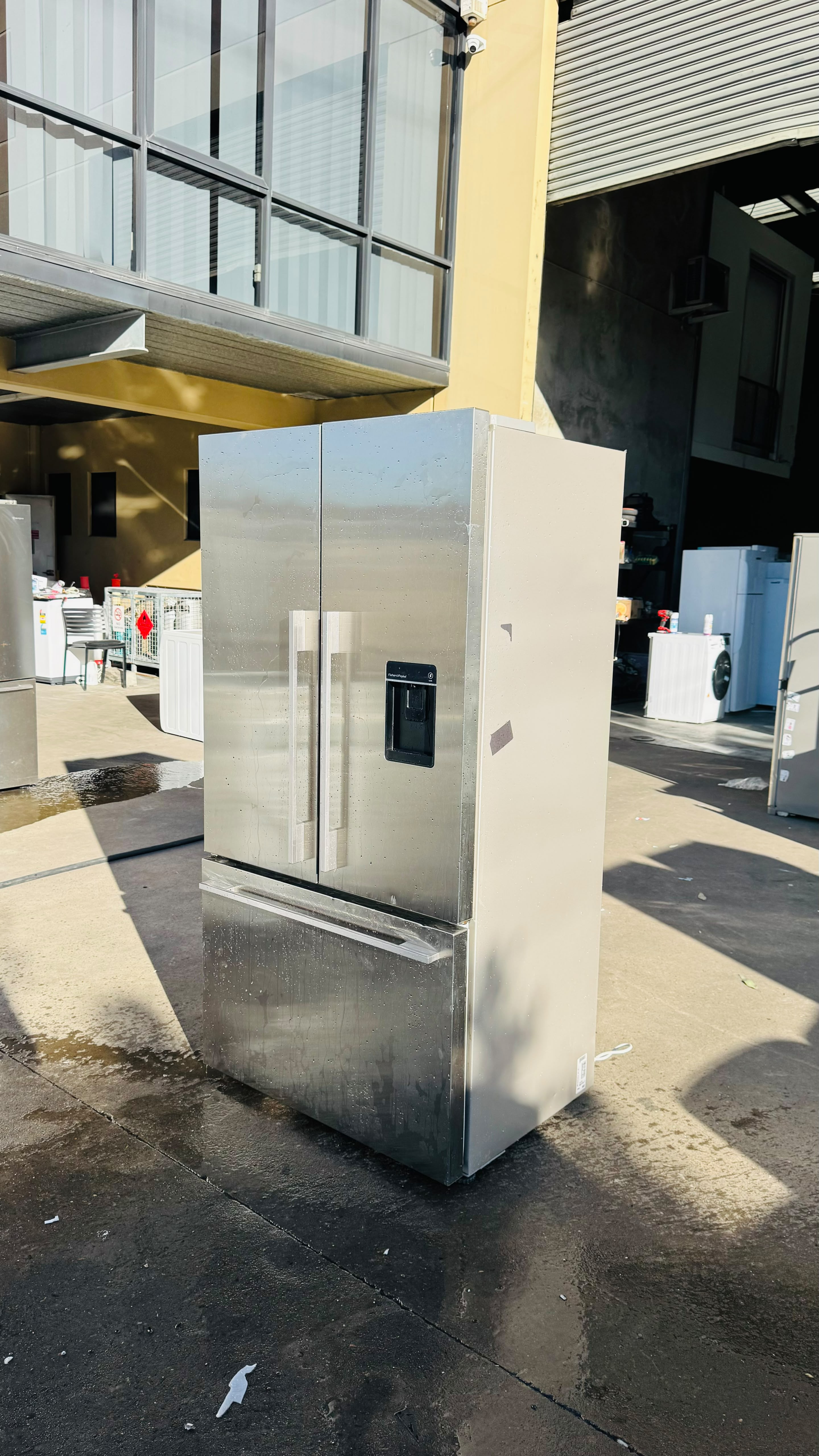 FISHER AND PAYKEL 610 LITRES FRENCH DOOR FRIDGE FREEZER