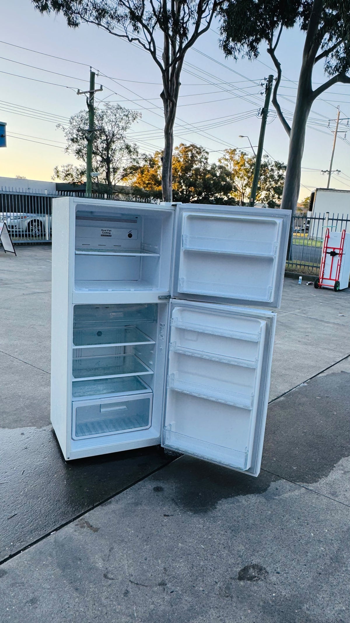 HITACHI 405 LITRES FRIDGE FREEZER