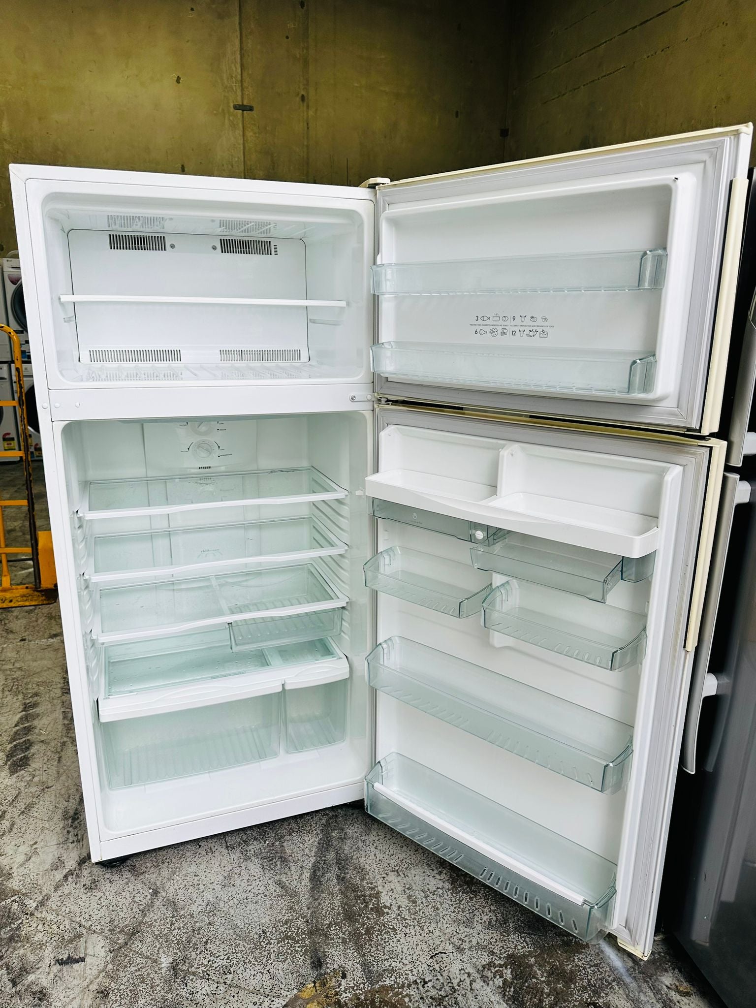 WESTINGHOUSE 517 LITRES FRIDGE FREEZER