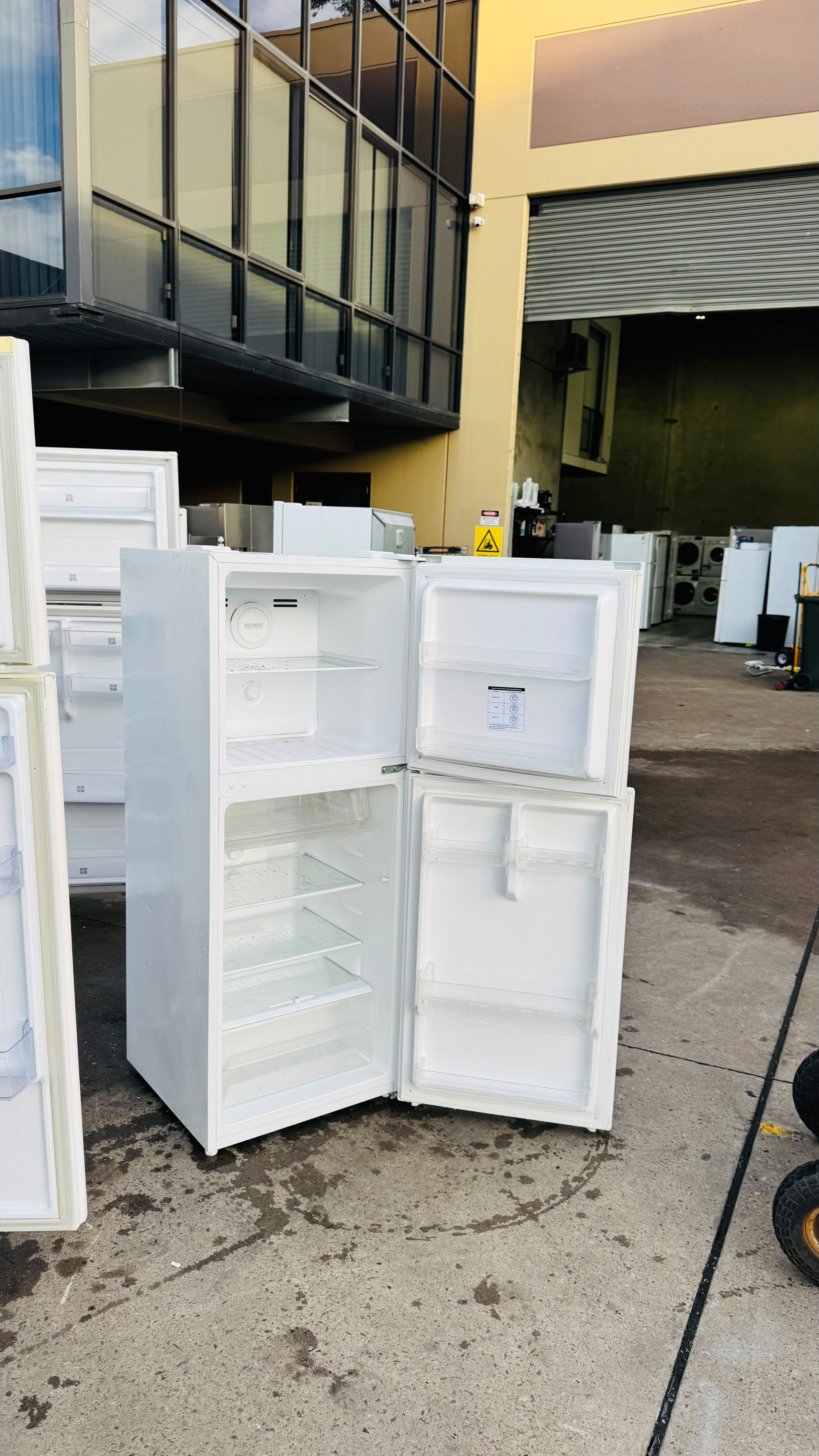 HAIER 220 LITRES FRIDGE FREEZER